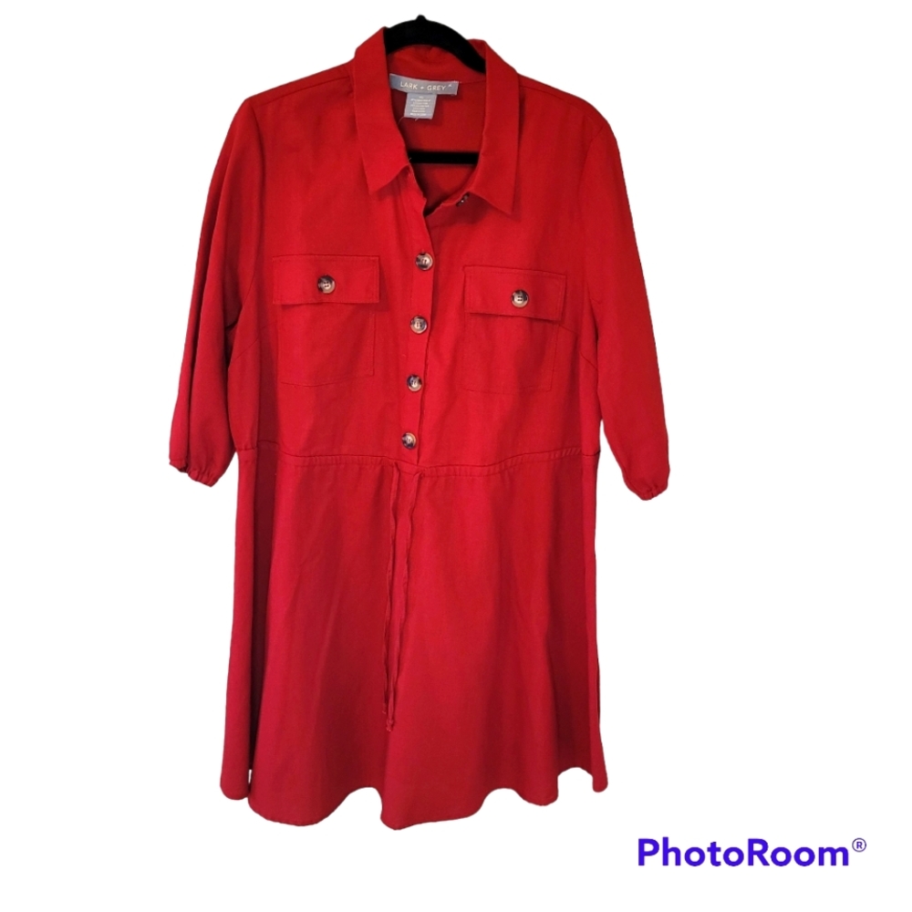 Lark + Grey red dress. Size 1X. Two pockets on the front. Five brown but…